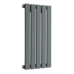 Radiador de Diseño Horizontal con Panel Plano - Altura de 595mm - Disponible en Distintos Acabados y Selección de Anvhuras - Sterling Arlie Fabricado por Hudson Reed