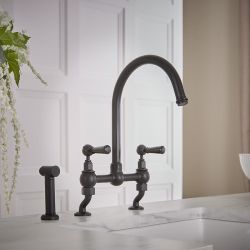 Hudson Reed Elizabeth - Grifo Mezclador para Fregadero de Cocina Tradicional con Diseño en Puente y Rociador Extraíble - Disponible en Distintos Acabados 