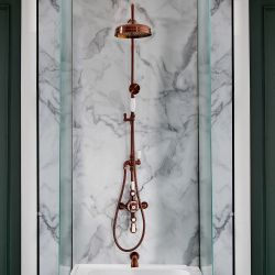 Hudson Reed Elizabeth - Columna de Ducha Tradicional con Barra Deslizante, Mezclador de Ducha Termostático Expuesto de 3 Salidas con Alcachofa, Telefonillo y Llenador de Bañera Mural - Cobre Satinado