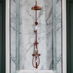 Hudson Reed Elizabeth - Columna de Ducha Tradicional con Barra Deslizante, Mezclador de Ducha Termostático Expuesto de 3 Salidas con Alcachofa, Telefonillo y Llenador de Bañera - Cobre Satinado