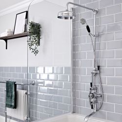 Hudson Reed Elizabeth - Columna de Ducha Tradicional con Barra Deslizante, Mezclador de Ducha Termostático Expuesto de 3 Funciones con Alcachofa, Telefonillo y Llenador de Bañera - Cromado y Negro