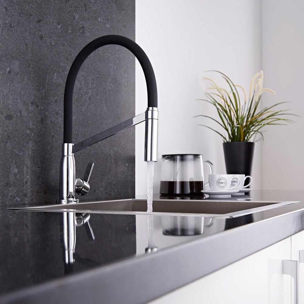 Grifo Mezclador de Cocina de Latón Cromado con Erogador de Color Negro