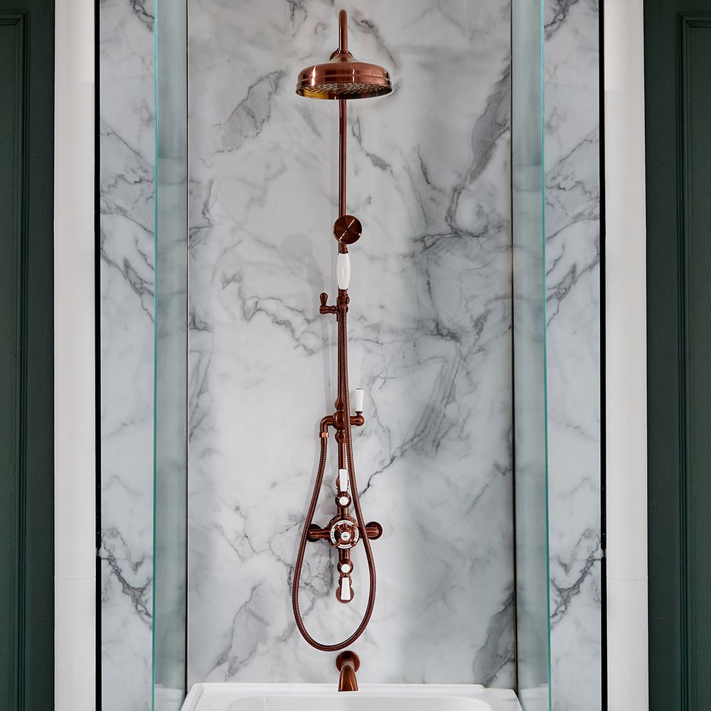 Hudson Reed Elizabeth - Columna de Ducha Tradicional con Barra Deslizante, Mezclador de Ducha Termostático Expuesto de 3 Salidas con Alcachofa, Telefonillo y Llenador de Bañera Mural - Cobre Satinado