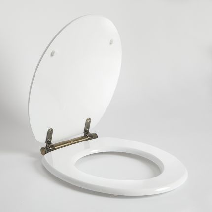 Tapa y Asiento para WC Tradicional Blanca con Cierre Amortiguado y Bisagras de Color Oro Cepillado - Richmond