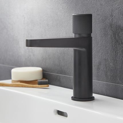 Grifo Mezclador Monoforo Moderno con Botón a Presión – Disponible en Distintos Acabados – Idro