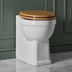 Conjunto con WC Tradicional Elevado con Inodoro Adosado con Tapa de Color Roble - Disponible con Bisagras en Distintos Acabados - Richmond