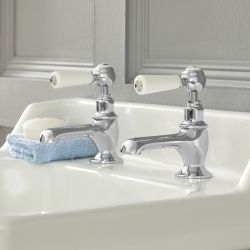 Par de Grifos Tradicionales para Lavabo con Manijas a Palanca Disponible en Distintos Acabados – Elizabeth