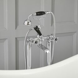 Grifo Mezclador Autoportante Tradicional para Bañera Acabado Color Cromado y Negro con Manijas en Cruceta - Elizabeth