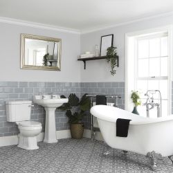 Conjunto de Baño Tradicional Completo Bañera Exenta, Inodoro con Cisterna y Lavabo con Pedestal - Richmond