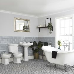 Conjunto de Baño Tradicional Completo Bañera Exenta, Bidé, Inodoro con Cisterna y Lavabo con Pedestal - Richmond