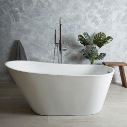 Bañera Exenta Moderna Blanca con Respaldo en Un Lateral - Disponible en Distintos Tamaños y con Selección de Rebosadeos en Distintos Acabados - Otterton