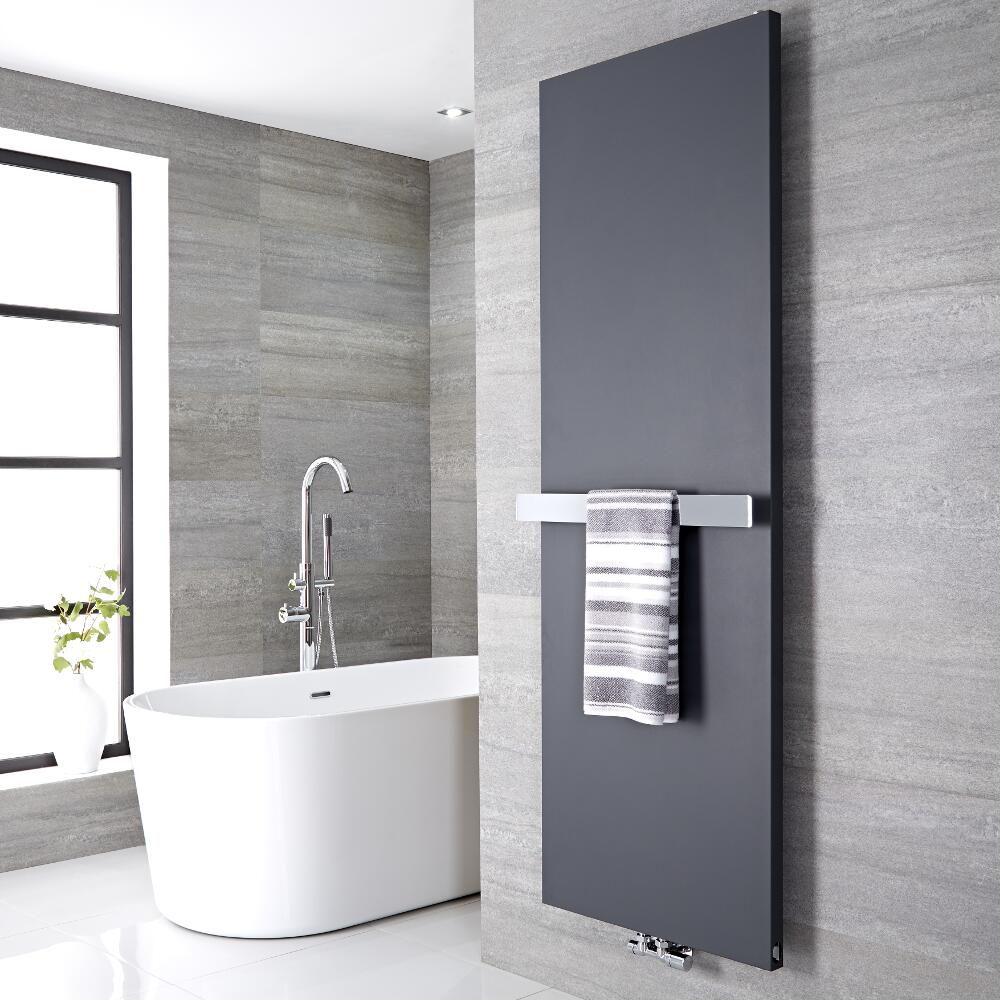 Radiador de Diseño Vertical con Barra Portatoallas de 620mm- Acero - Conexión Central - Antracita - 1800mm x 600mm x 40mm - 1107 Vatios - Rubi