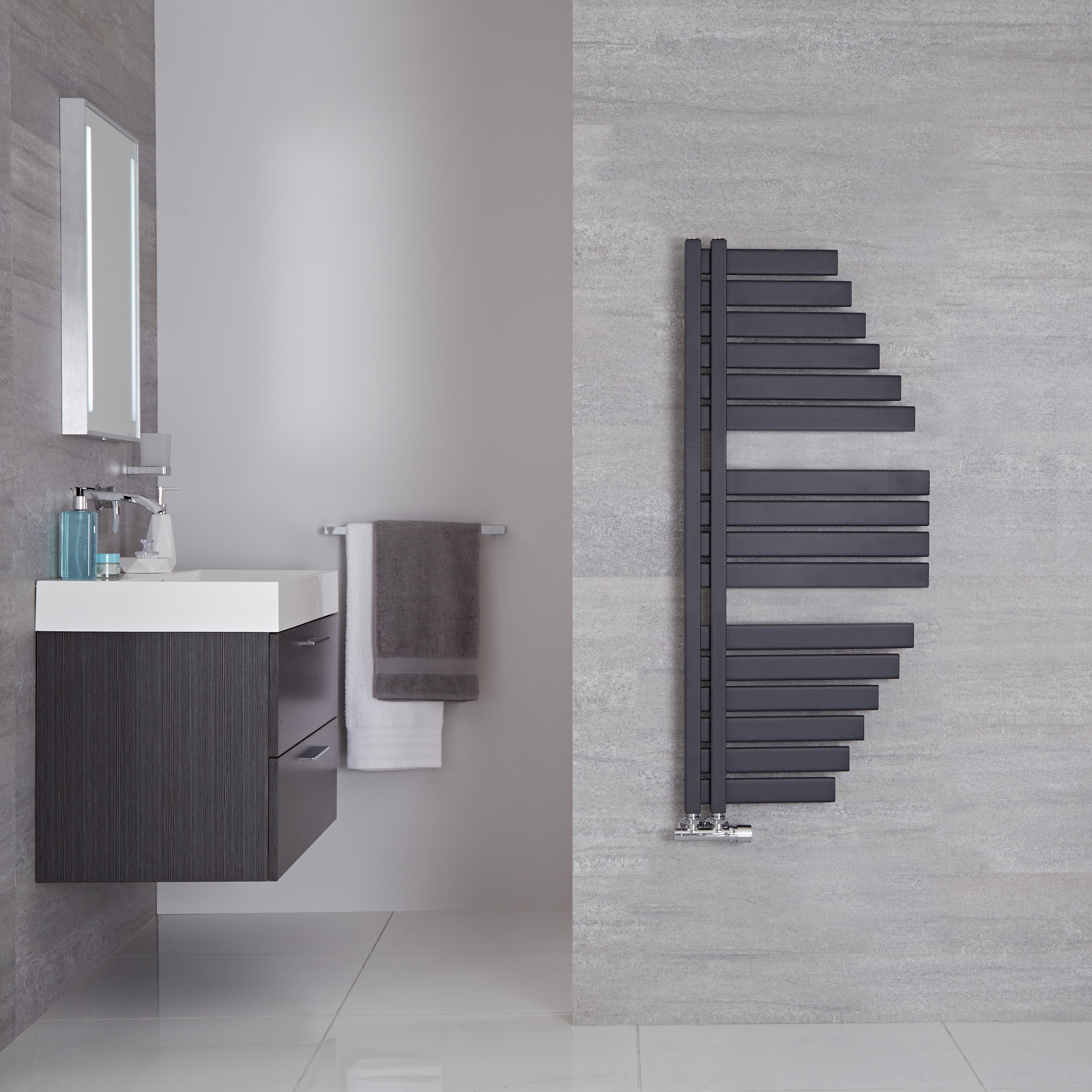 Radiador Toallero de Diseño Vertical - Color Antracita - 1100mm x 483mm - 563 Vatios - Lazio