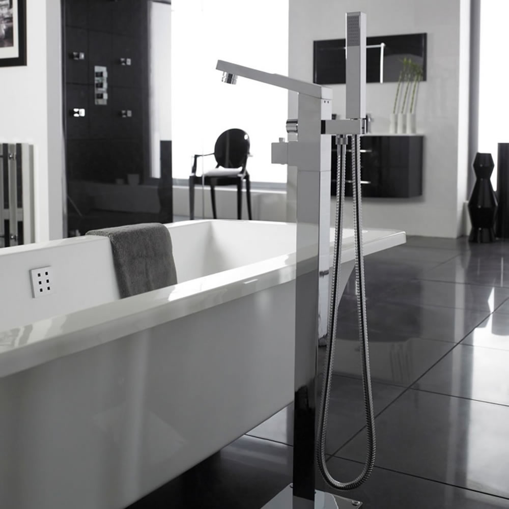 Grifo Mezclador Autoportante con Ducha de Mano para Bañera Independiente - Kubix